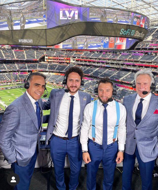 TV Azteca sorprendió y se abrió a probar nuevas voces en el partido más importante de la NFL en el año. Foto: Especial 