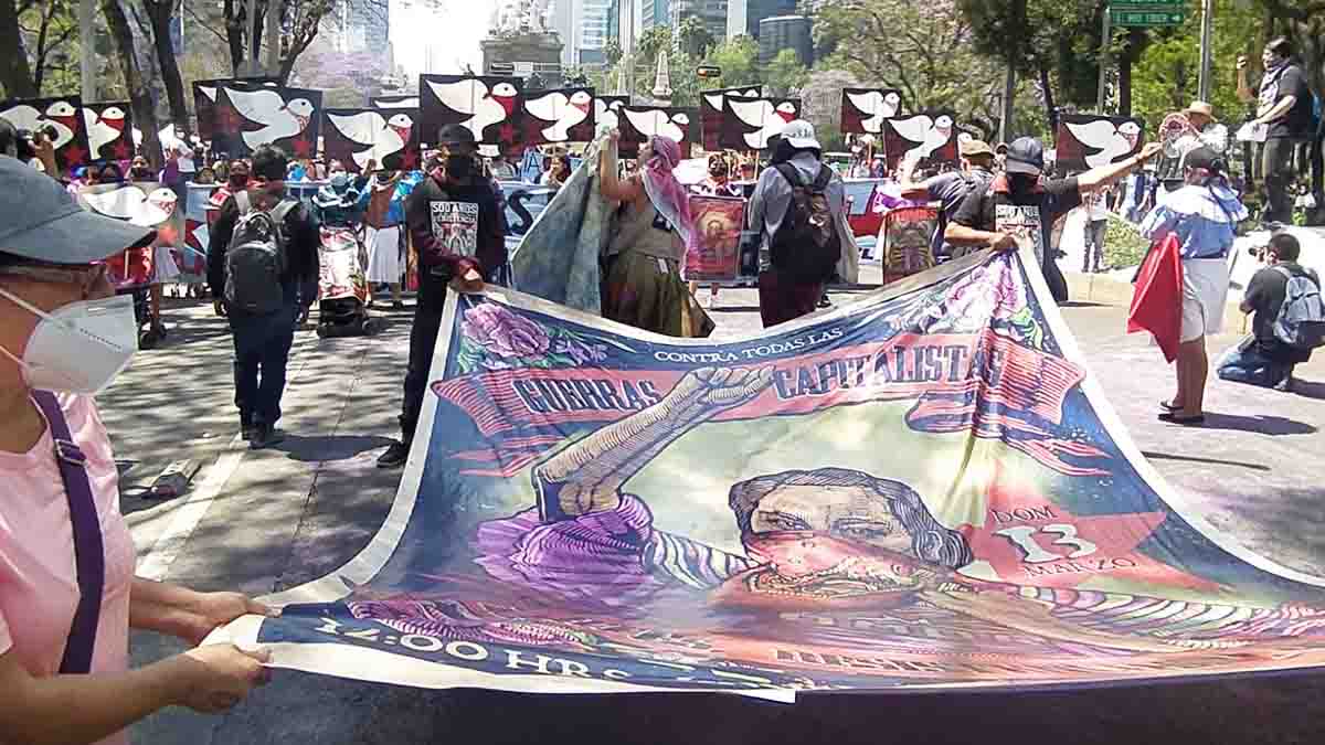 EZLN marcha en favor de Ucrania