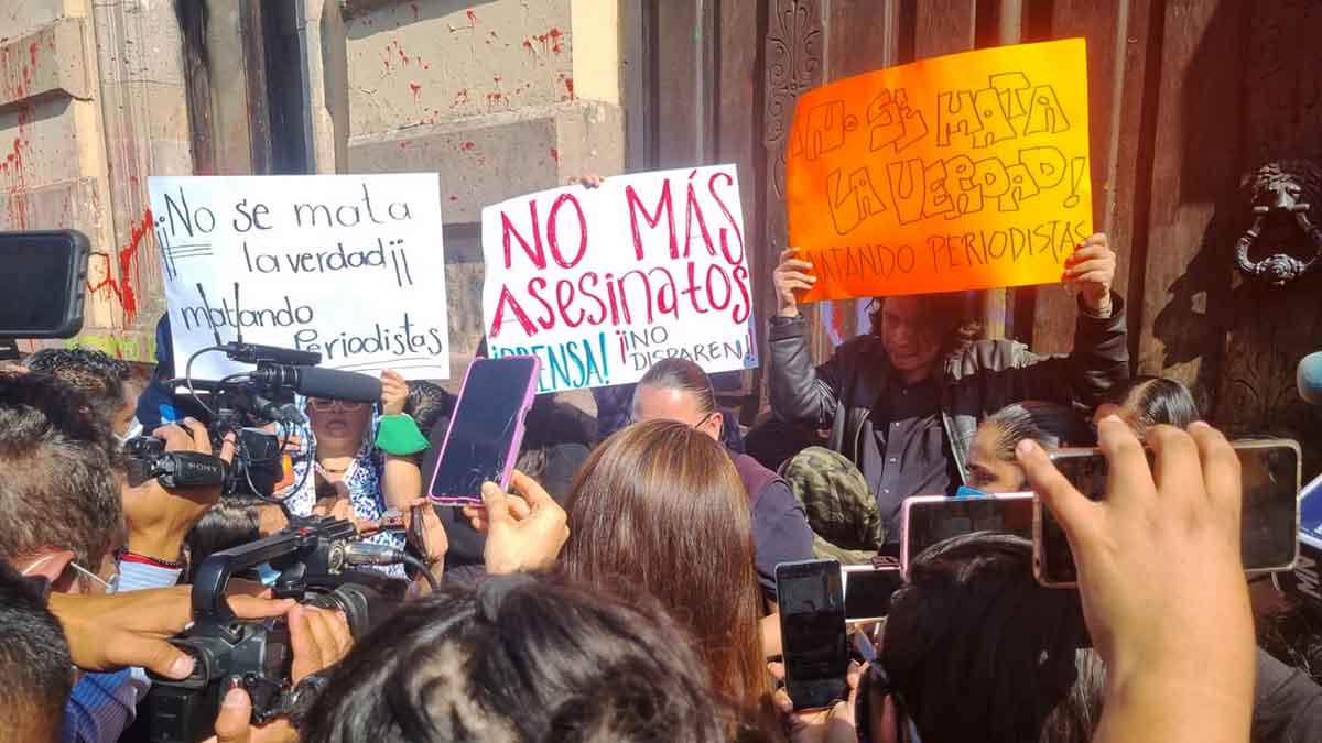Gobierno de Michoacán convoca a periodistas a mesa de trabajo; CEDH llama a garantizar derechos