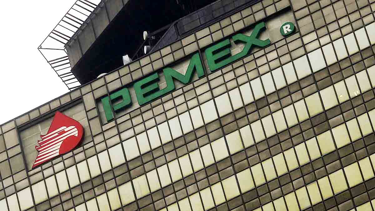 Lamenta Slim que gobiernos anteriores hayan “botado y exprimido” a Pemex