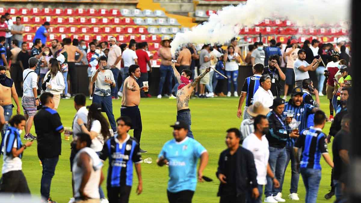 Suspenden barras visitantes y estadio Corregidora tras enfrentamiento en Querétaro
