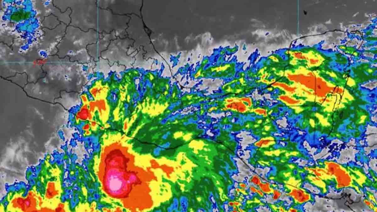 Agatha se intensifica a huracán categoría 1 frente a costas de Oaxaca y Guerrero