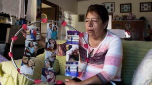Doña Jocabed sigue llorando la ausencia de su hijo, quiera muy querido en toda la comunidad y en su trabajo