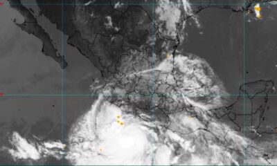 ‘Blas’ se intensifica a huracán categoría 1 frente a costas de Guerrero y Michoacán