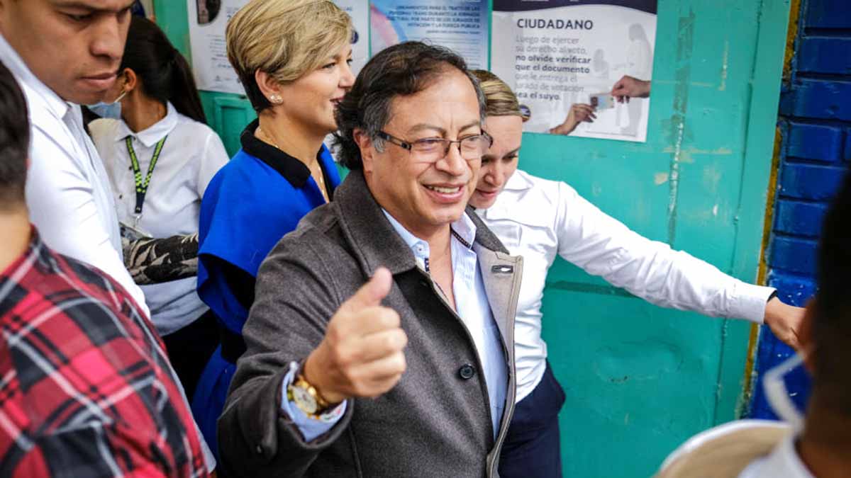 “El triunfo de Petro es histórico”, AMLO felicita a izquierdista colombiano