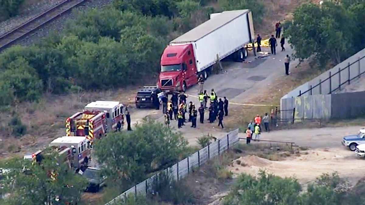Localizan tráiler con al menos 42 migrantes muertos en San Antonio, Texas