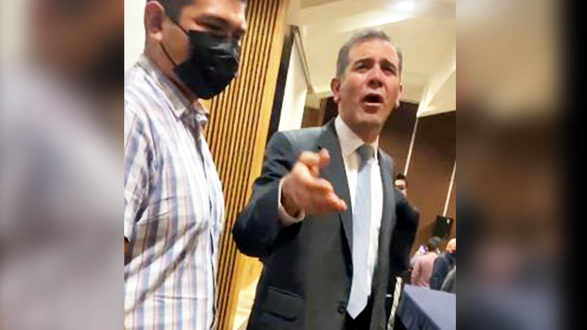 “Usted no es bienvenido en la UNAM”, estudiante recuerda a Lorenzo Córdova sus dichos racistas
