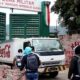 Estudiantes de Ayotzinapa vandalizan y lanzan camión contra 35 zona militar en Chilpancingo