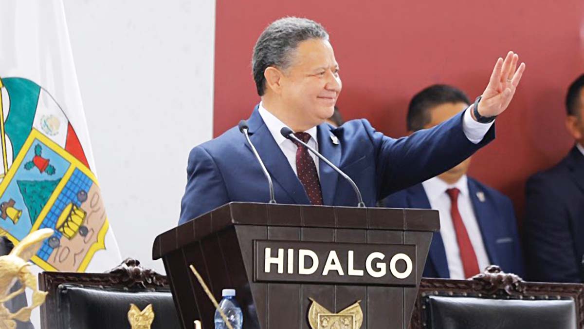 En toma de posesión como gobernador de Hidalgo, Julio Menchaca promete desmantelar el sistema príista