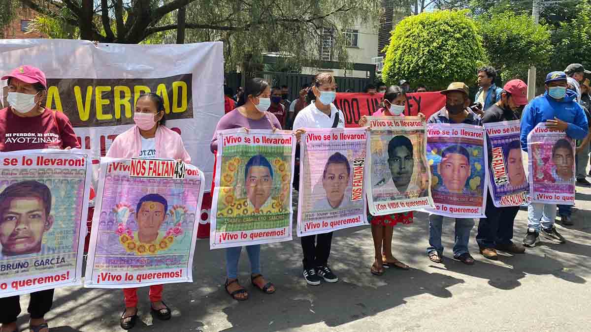 Deslinda Encinas a padres de los 43 de Ayotzinapa de hechos violentos en manifestaciones