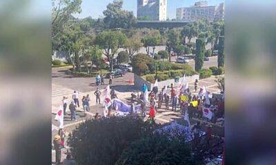 Manifestantes a favor de reforma electoral irrumpen en instalaciones del INE; demandan recursos