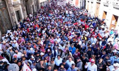 Barbosa organiza y encabeza marcha a favor de AMLO en Puebla; asisten 100 mil