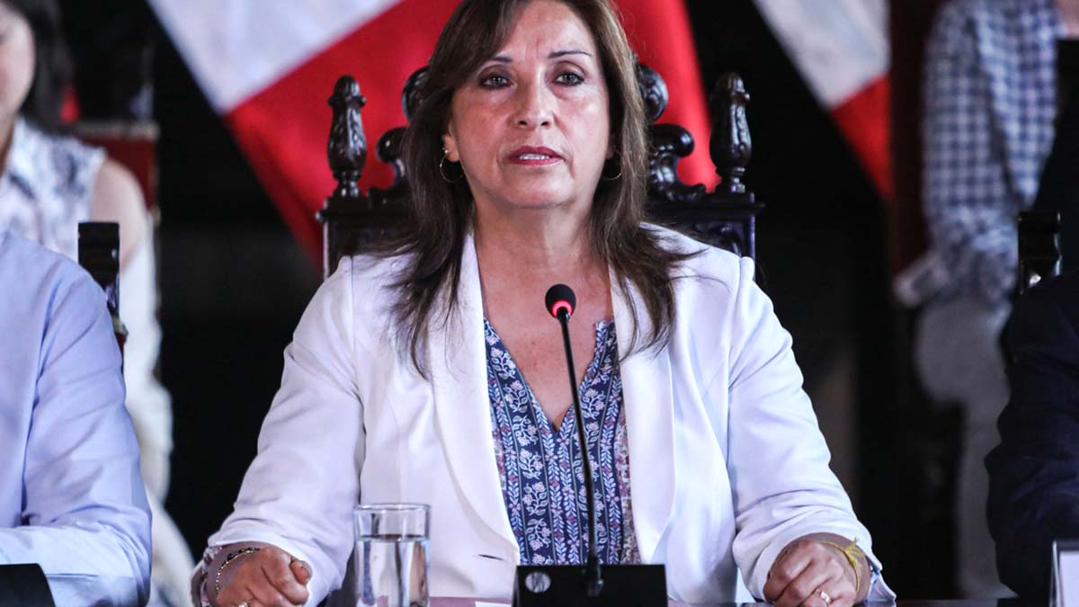 Boluarte acusa injerencia de AMLO: “No tiene derecho a intervenir en temas internos”