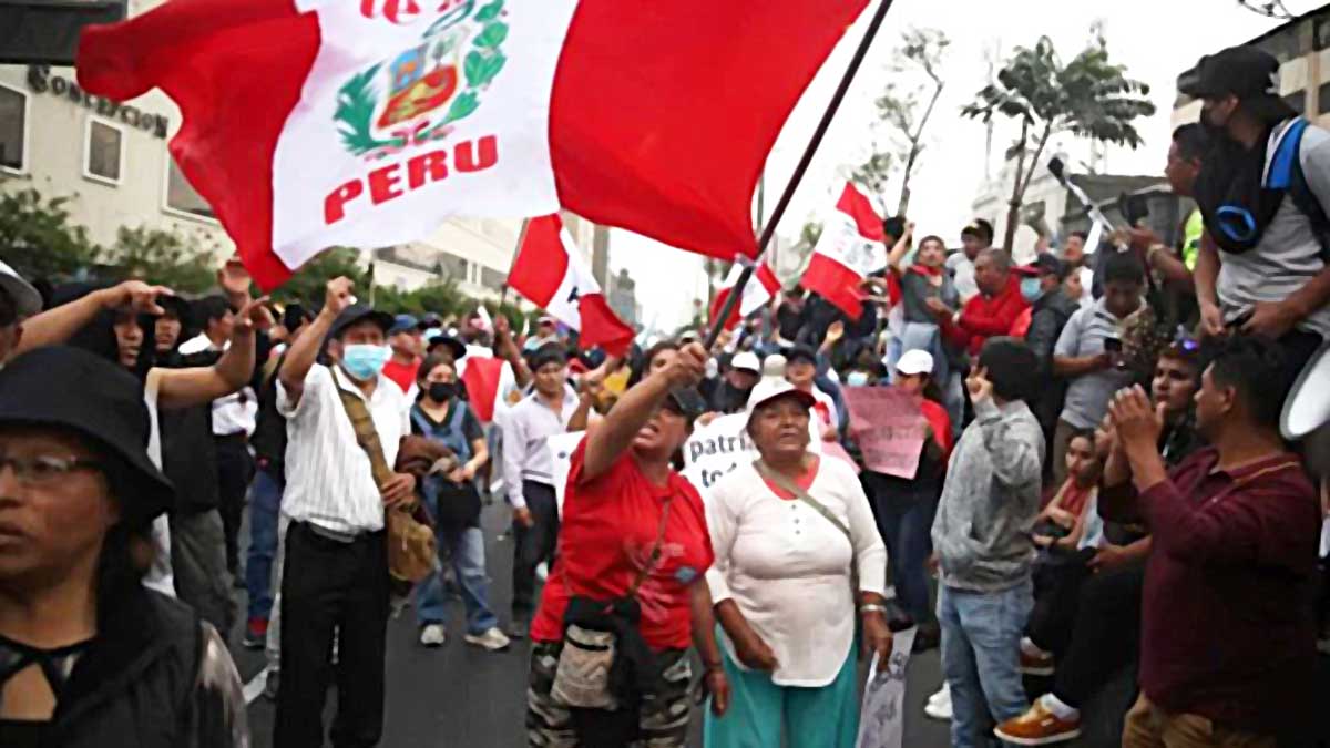 Declaran estado de emergencia en Perú por 30 días