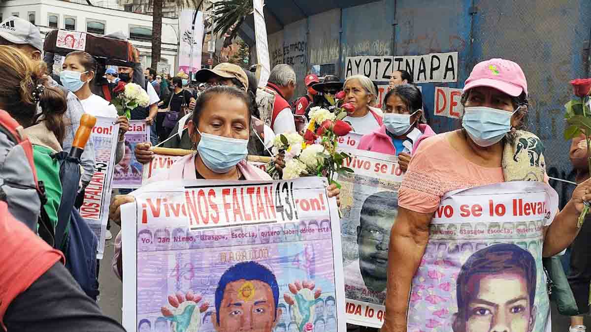 Detienen a exfuncionario de la Seido acusado de desaparición forzada y tortura en caso Ayotzinapa