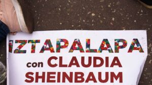 Carteles que llevaban los simpatizantes en apoyo a Claudia Sheinbaum