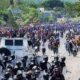 Pobladores se enfrentan con policías y GN en Chilpancingo; irrumpen en Congreso