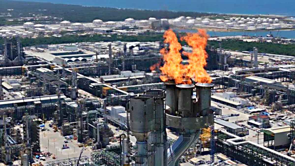 Pemex proyecta procesar más de un millón de barriles en sus refinerías en 2024