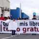 Marchan en Chihuahua para exigir a la gobernadora que entregue libros de texto