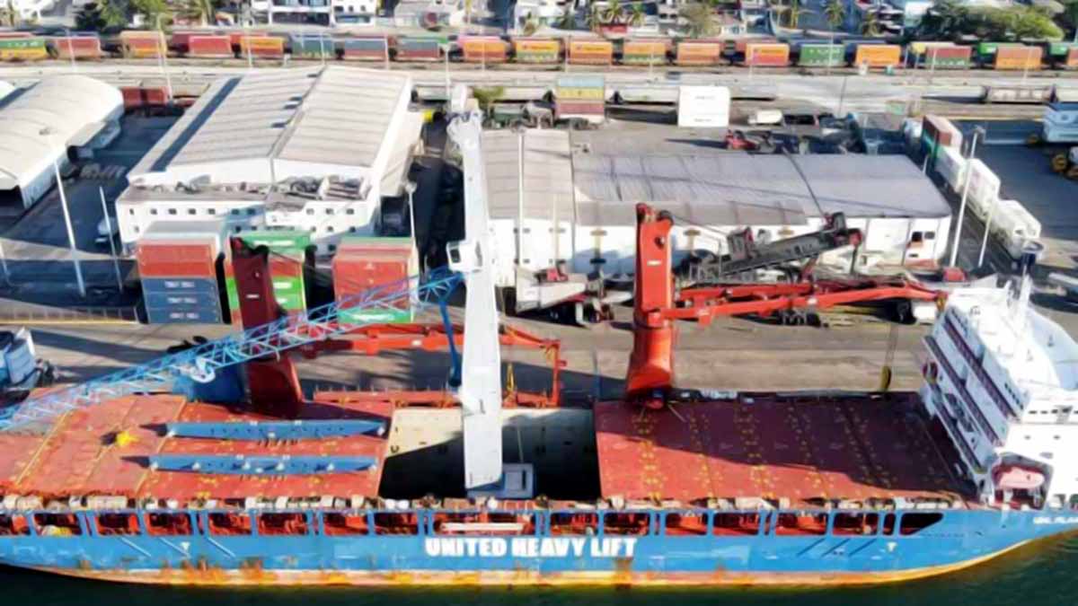 TIMSA celebra arribo del buque portacontenedores 'Ever Fond' a Manzanillo