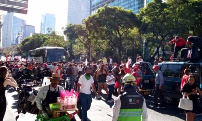 Con saldo blanco y asistencia de 5 mil personas, concluye a marcha por los 43 de Ayotzinapa