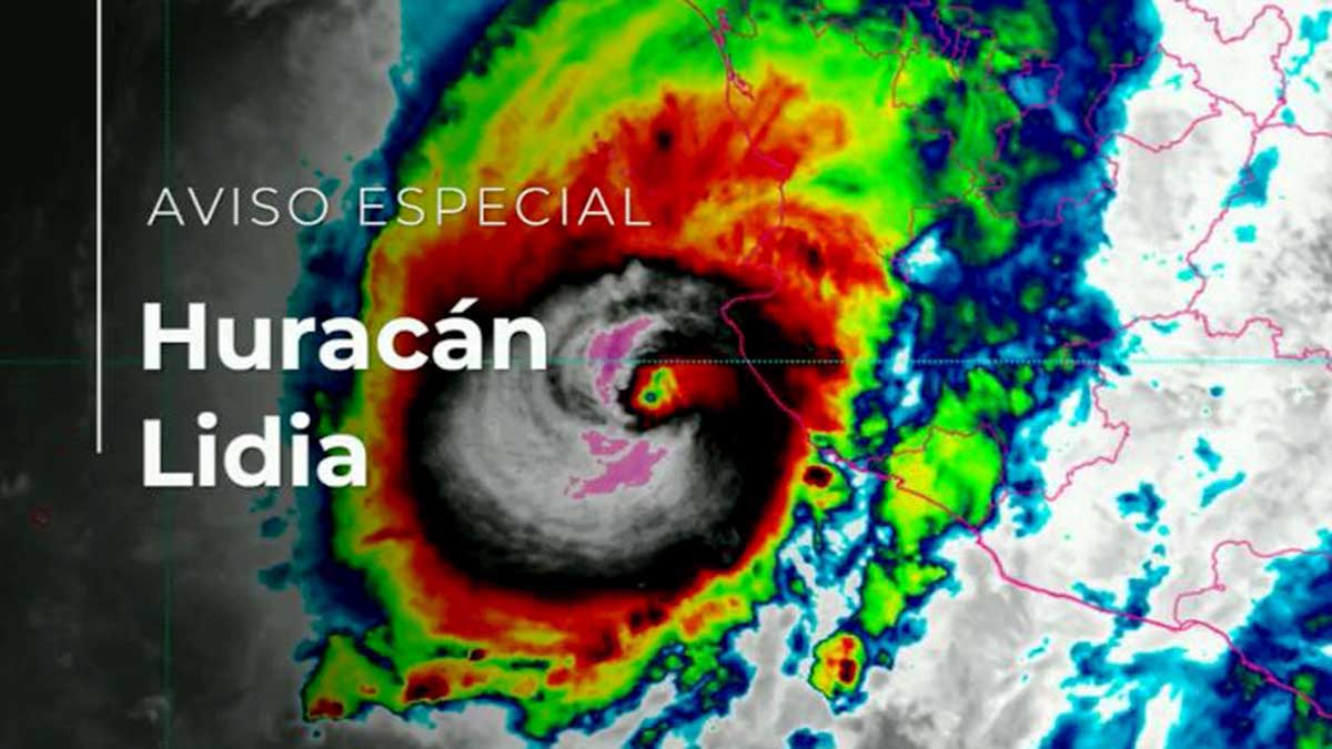 ‘Lidia’ pega en Jalisco como huracán categoría 4