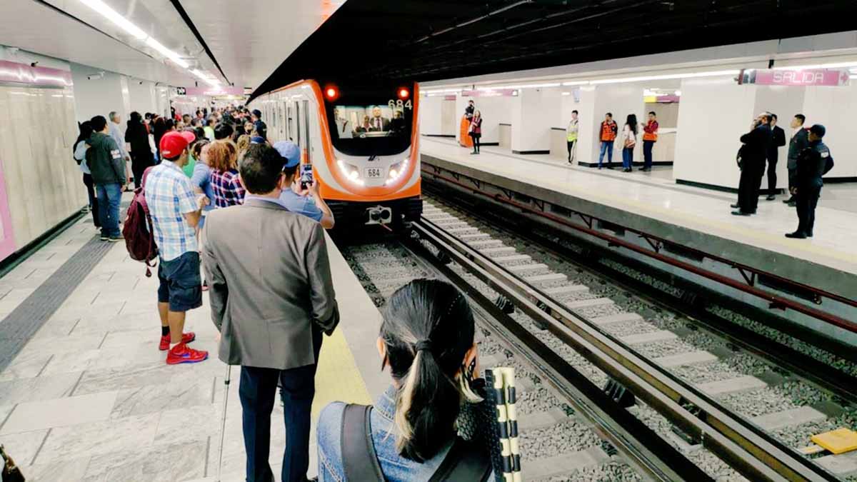 CdMx reabren línea 1 del Metro tras más de un año de obras