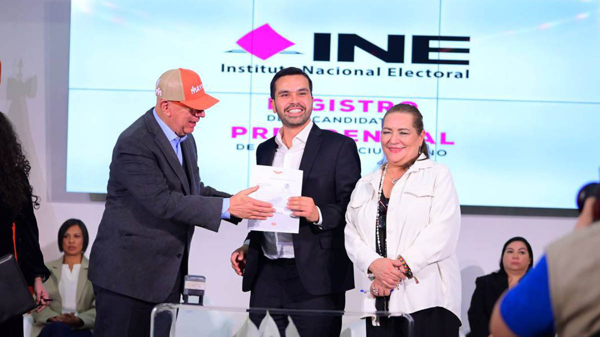 Jorge Álvarez Máynez se registra como candidato presidencial ante el INE
