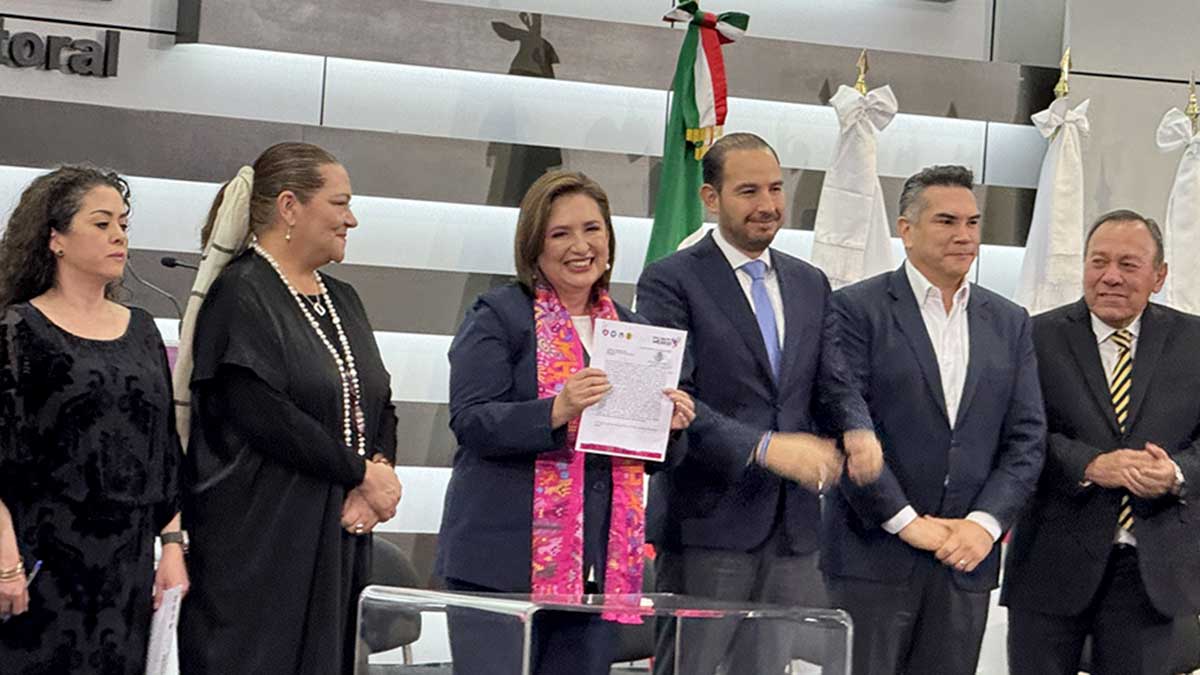 Xóchitl Gálvez se registra ante el INE como candidata del PRIAN y PRD