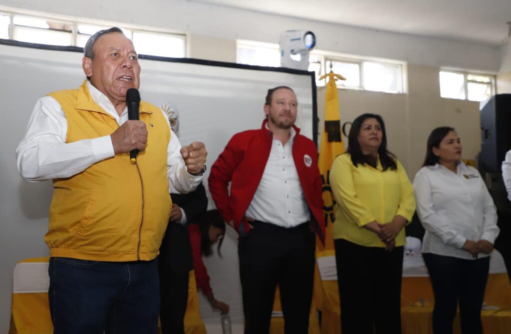 Jesús Zambrano, presidente del PRD, apoyando al panista Santiago Taboada para Jefe de Gobierno de CDMX. Foto: Facebook/ jesus.zambranogrijalva