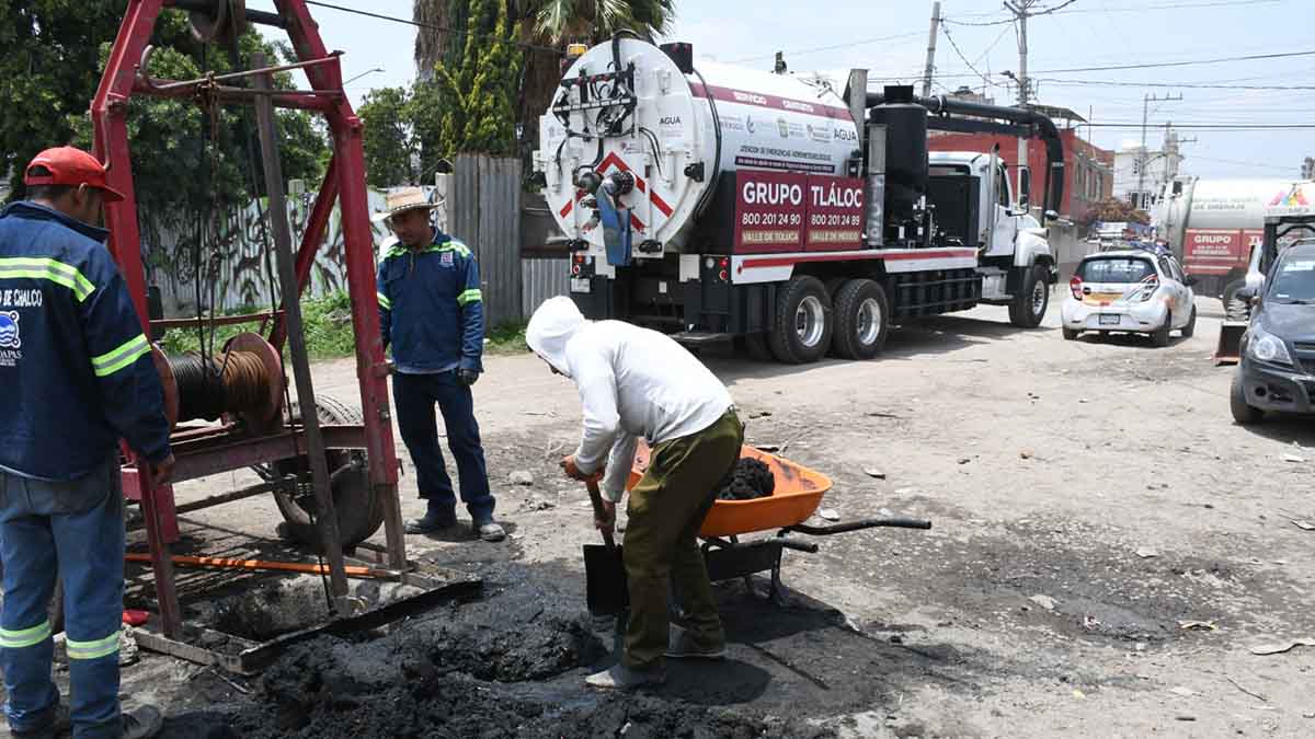 Edomex despliega maquinaria y brigadistas para atender afectaciones por lluvia en Chalco