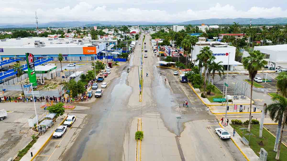 "Está bajando el nivel del agua en Acapulco; número de muertos sube a 15 ", informa AMLO