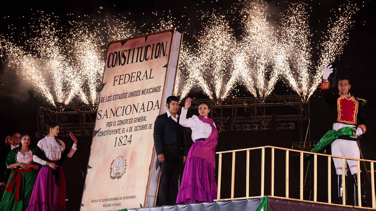 “200 años después llegamos las mujeres a la presidencia”, conmemora Sheinbaum inicio de la República