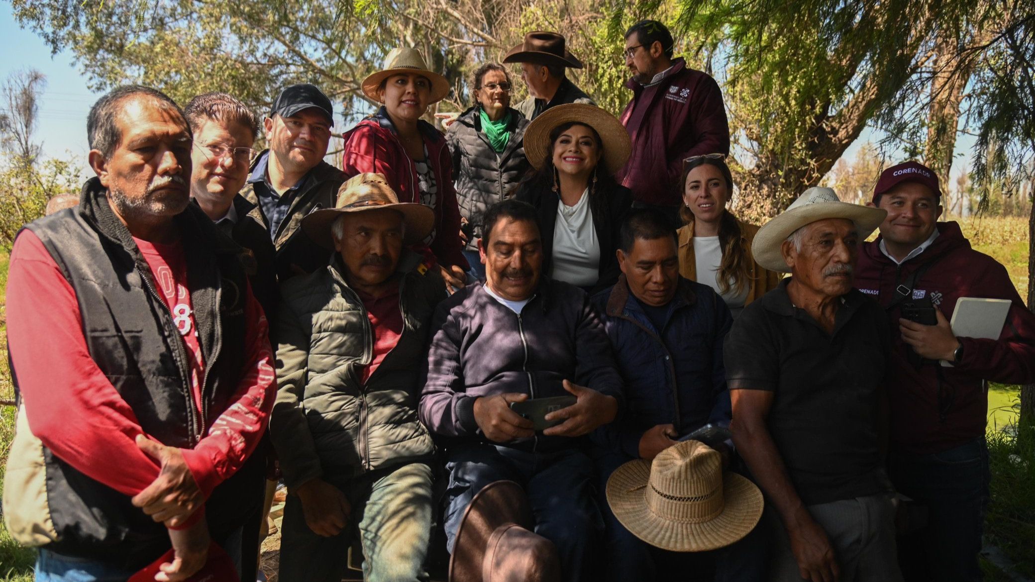 Promete Brugada semillas de romeritos y apoyo económico a productores afectados por inundación en Mixquic