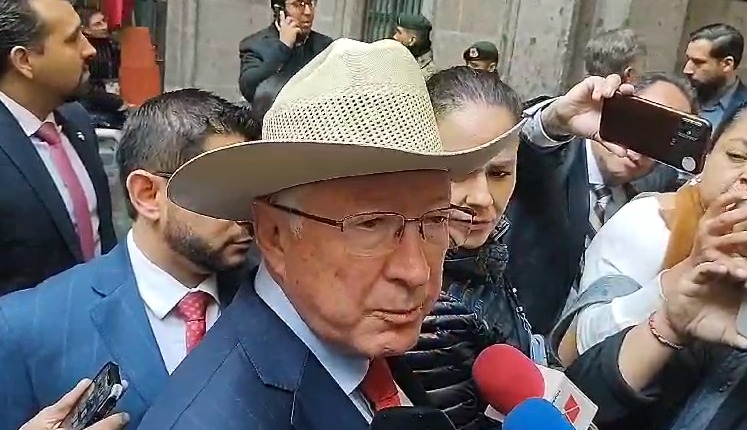 “Vamos muy bien”, asegura Ken Salazar sobre los lineamientos impuestos por la presidenta