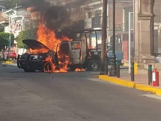 FGR investiga explosión de coches bomba en Guanajuato