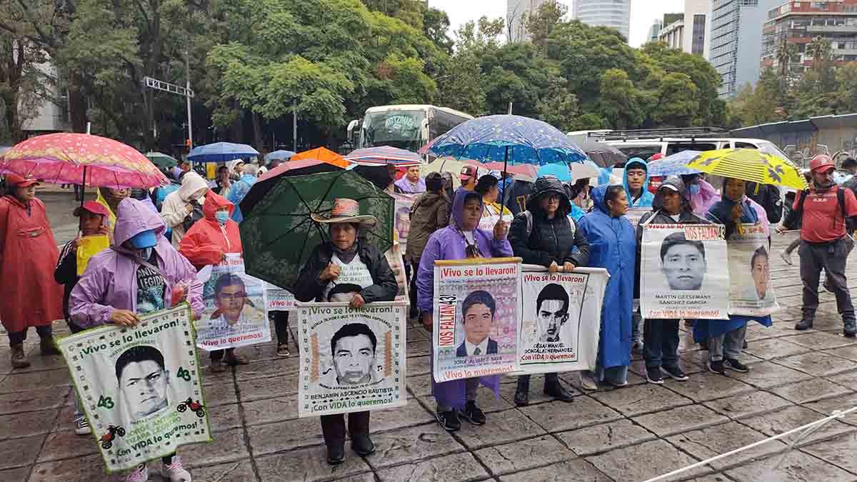 Prepara Sheinbaum una reunión “pronto” con padres de los 43 de Ayotzinapa