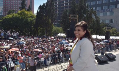 Clara Brugada entrega de tarjetas a beneficiarios de ‘Mi Beca para Empezar’