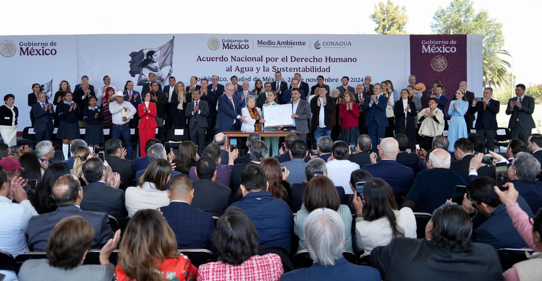 Firma Sheinbaum acuerdo por el agua con gobernadores y la IP: "El acceso al agua es un derecho, no una mercancía"