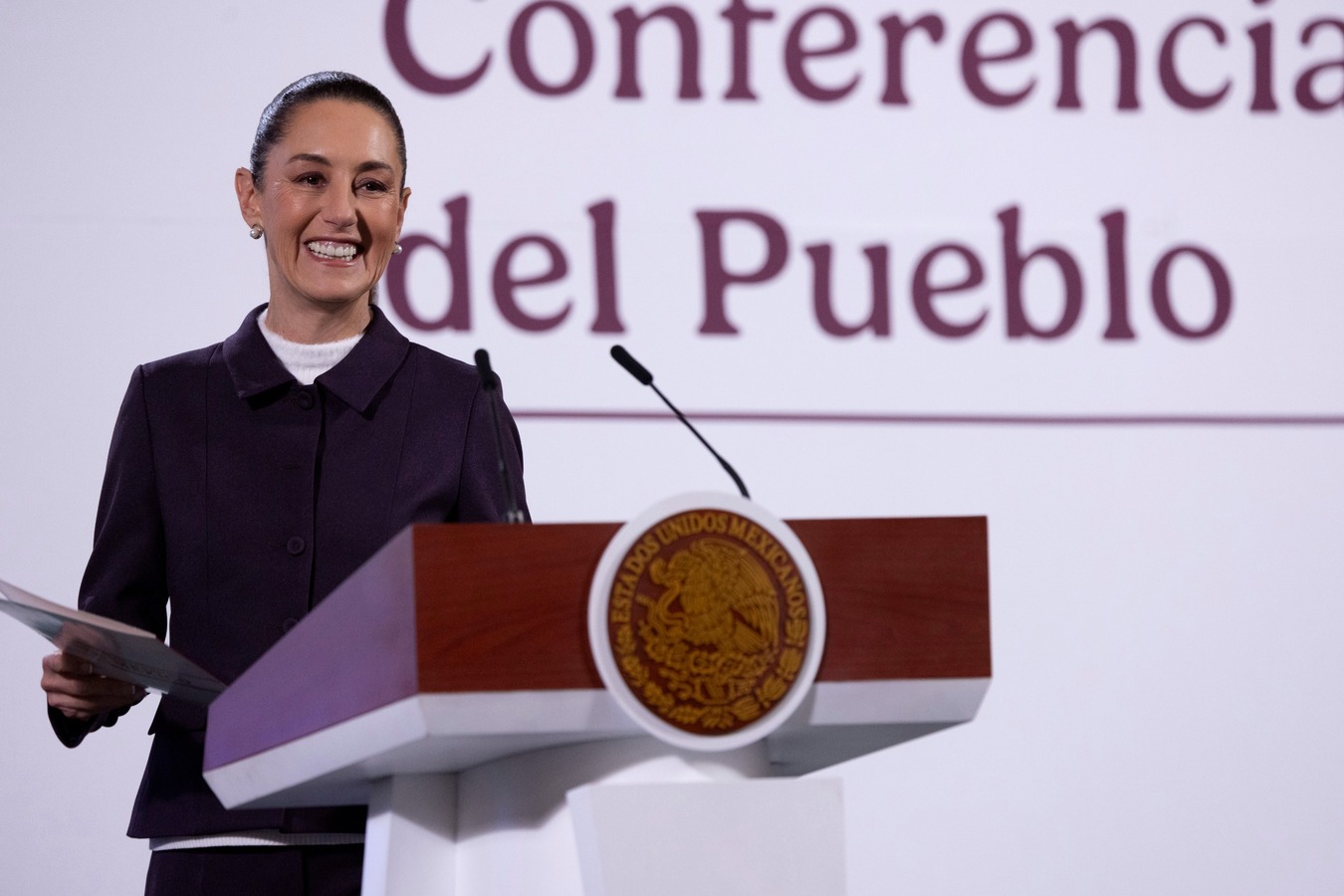 “Sí aumentáramos el IVA, las calificadoras aplaudirían”, crítica Sheinbaum tras descartar una reforma fiscal