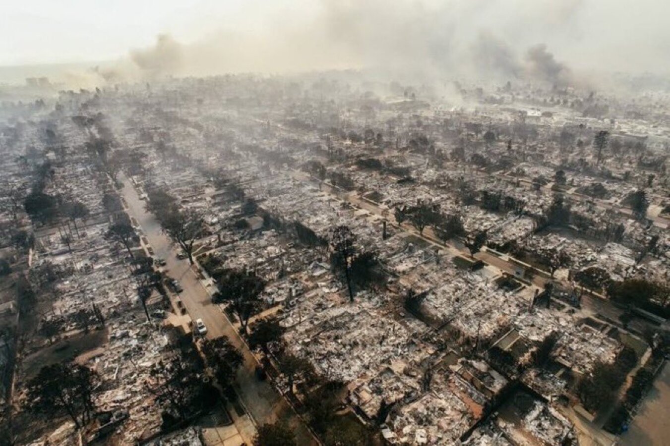 Por incendios, Sheinbaum ofrece apoyo a mexicanos que viven en Los Ángeles