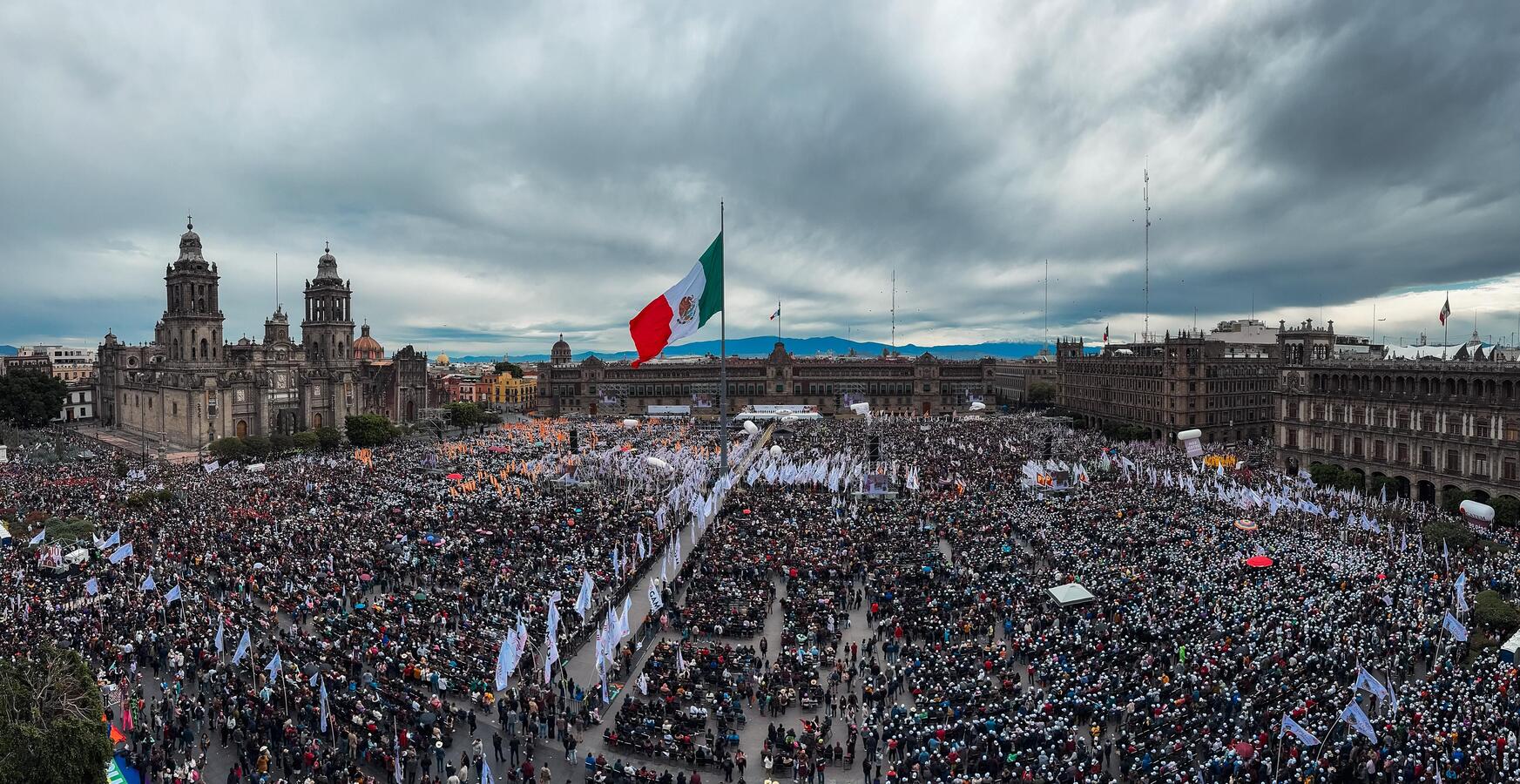 Asisten 350 mil personas a informe de gobierno de Sheinbaum