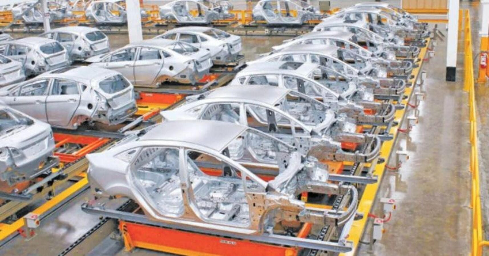 Exportación de automóviles cayó 13.7 % en enero