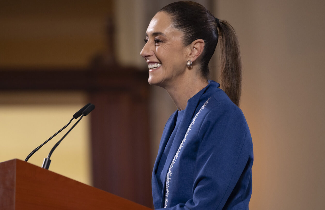 Acusa Sheinbaum que la quieren “debilitar”