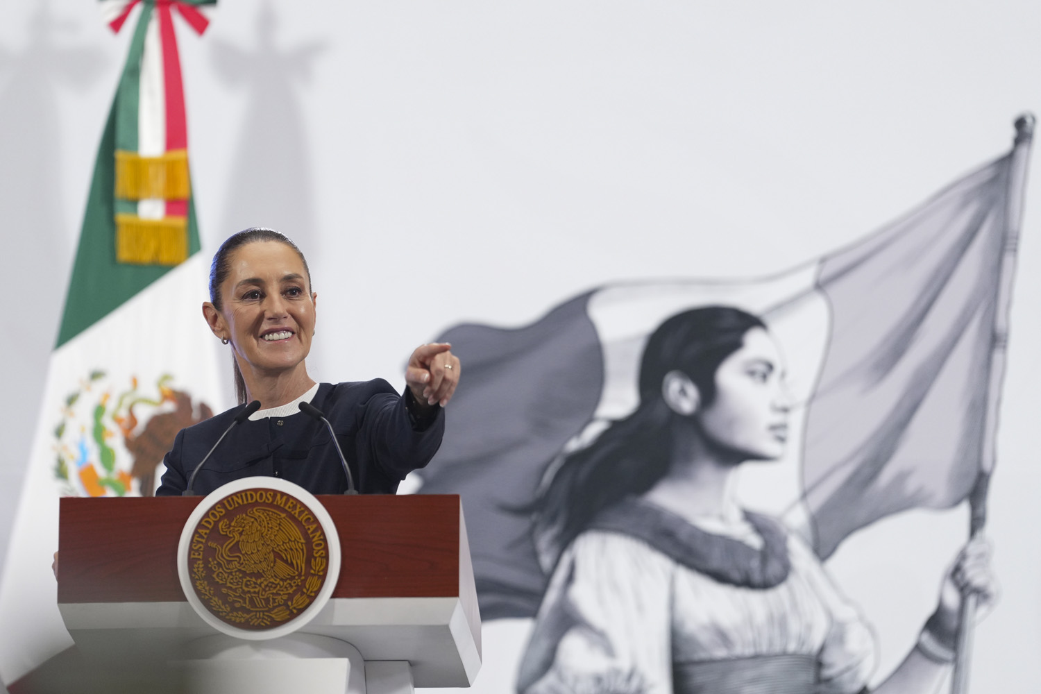 Hemos encontrado políticos que tienen lagunas, pozos, presas, revela Sheinbaum