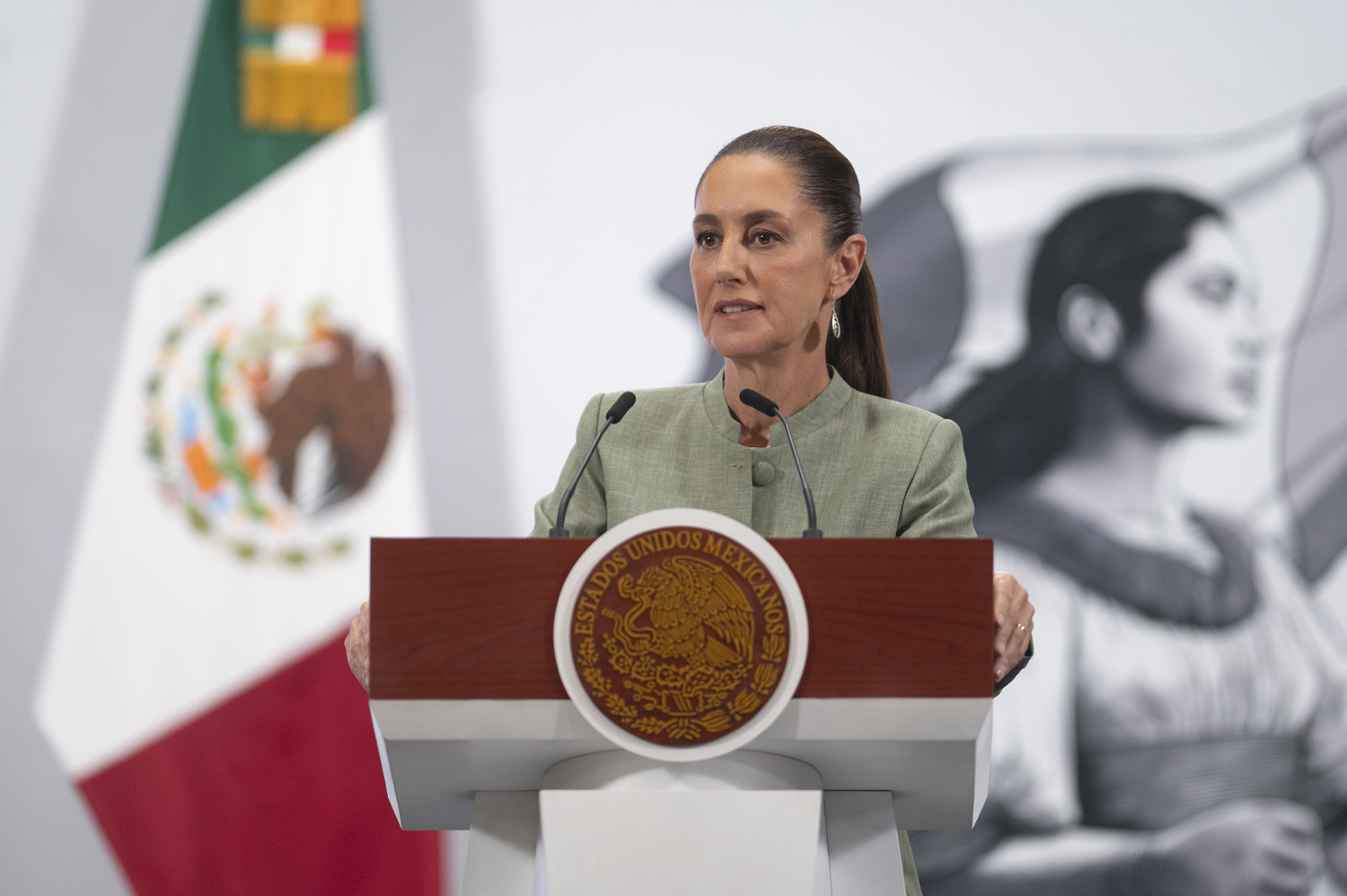 Que EU no use de pretexto narcoterrorismo para buscar intervenir México, advierte Sheinbaum