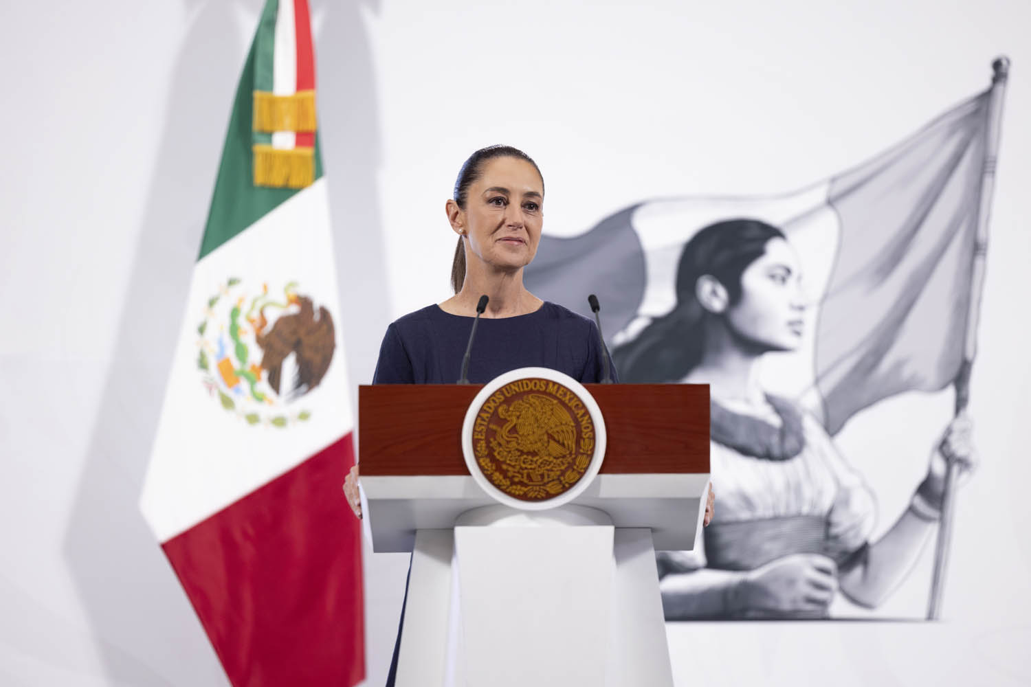 rechaza Sheinbaum sostener relación con Trump a través de medios