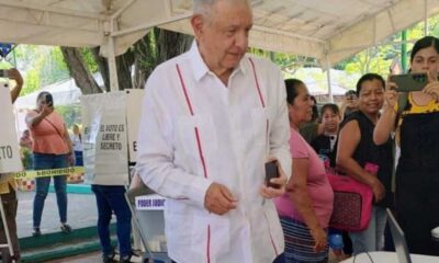 AMLO sale a votar en elección judicial que él impulsó