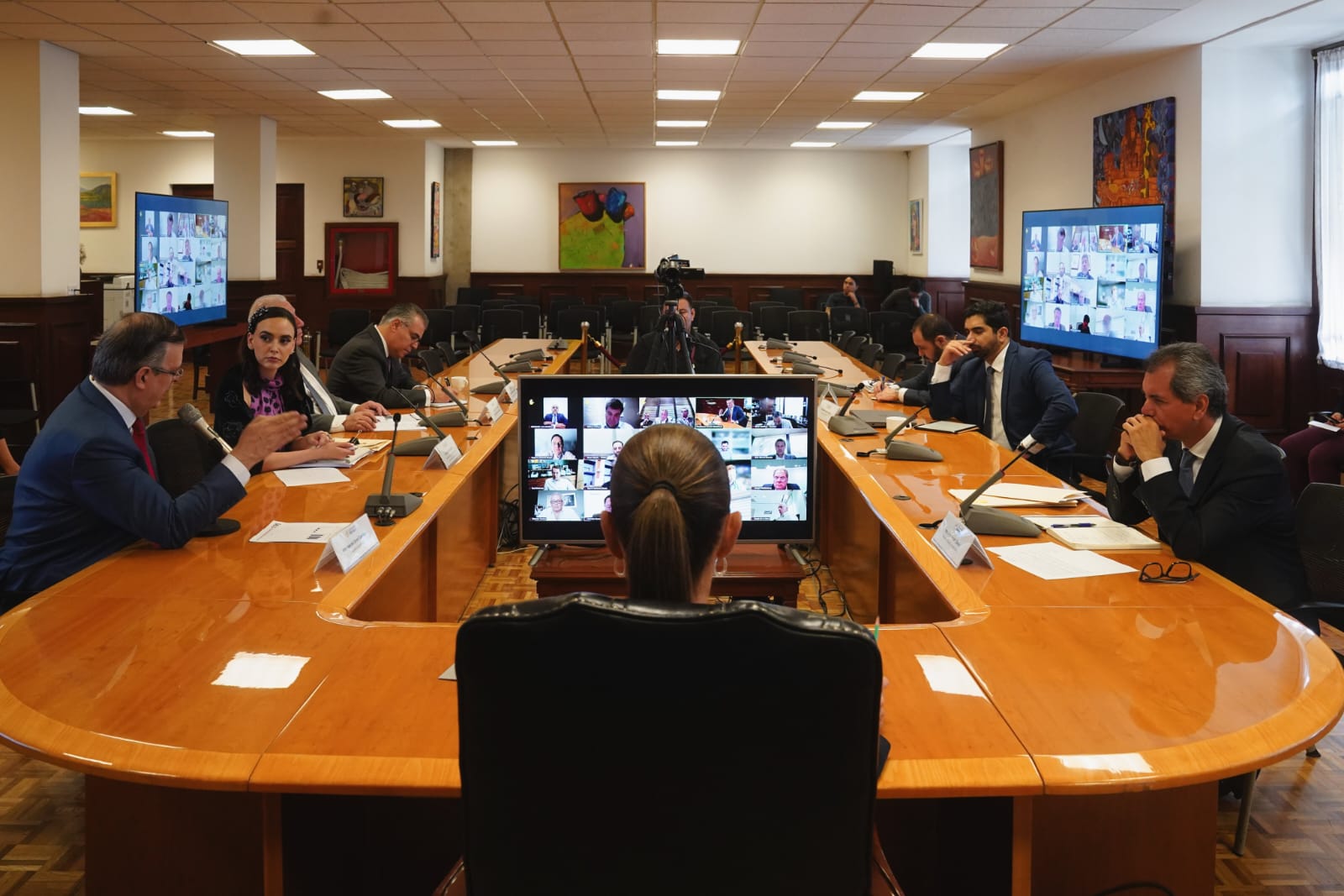 Sheinbaum se reúne con acereros para evaluar impacto incremento de aranceles