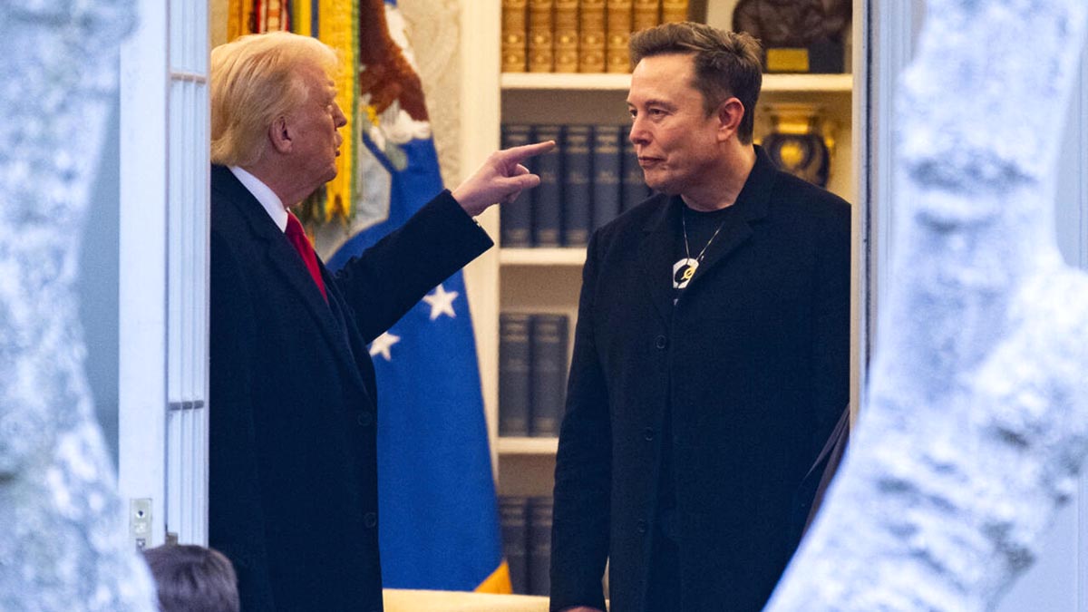 Lanza “bomba” Musk: Trump está en los archivos de Epstein; se volvió loco, revira el republicano